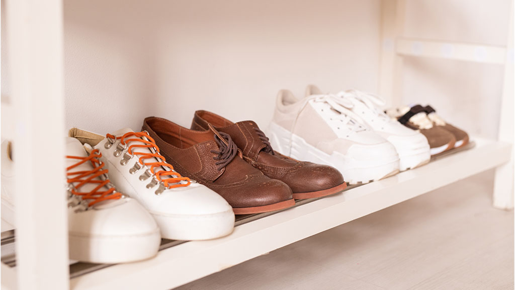 Jak przechowywać buty w szafie — sprawdzone pomysły